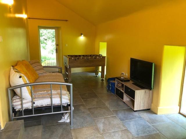Saint-Nicolas-du-Pélem Merveilleux Cottage Dans Parc De 7,5 Hectares מראה חיצוני תמונה