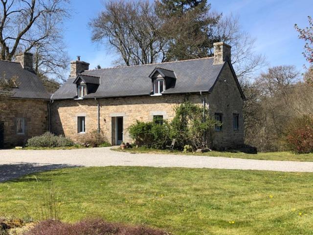 Saint-Nicolas-du-Pélem Merveilleux Cottage Dans Parc De 7,5 Hectares מראה חיצוני תמונה